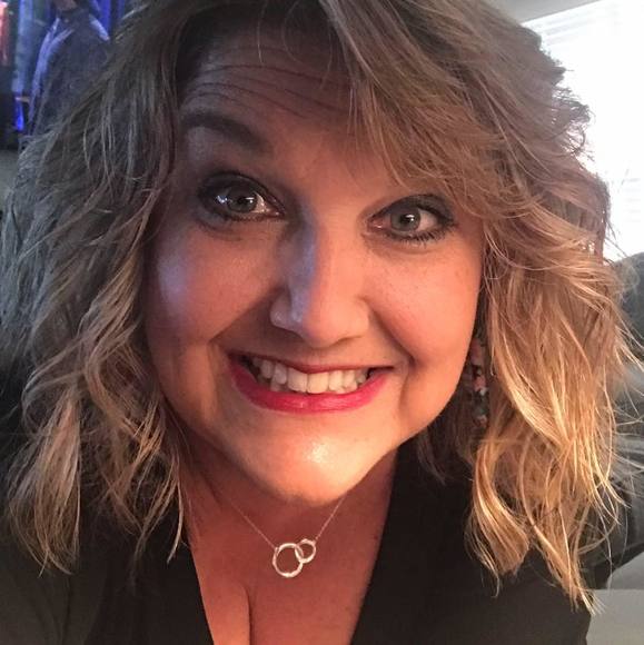 Meet your Posher, Julie - Picture 1 of 1